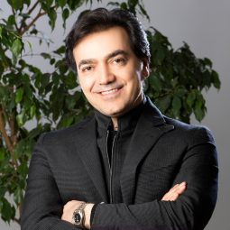 تصویر کاشت مو در خیابان گاندی